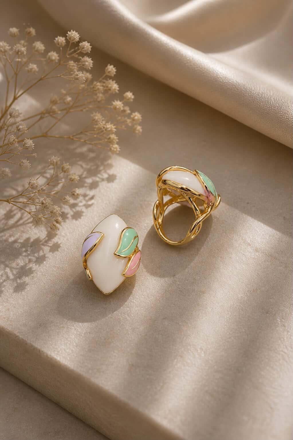 WHITE LEAF COCKTAIL RING