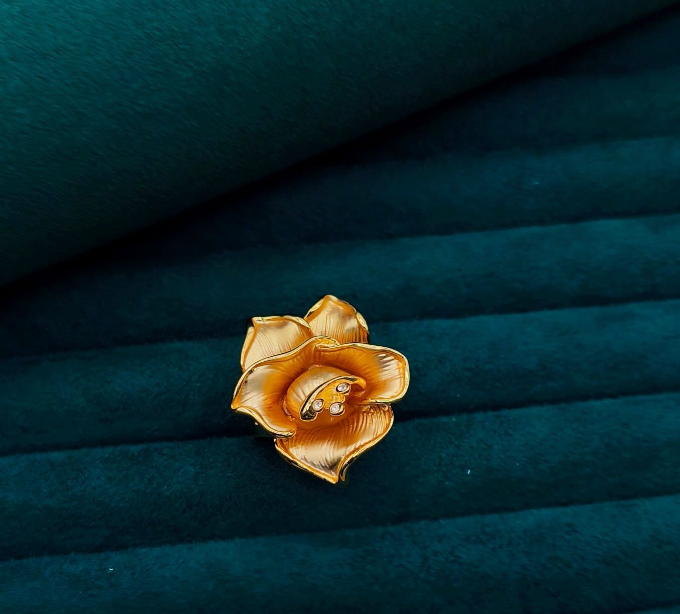 GOLDEN FLOWER COCKTAIL RING